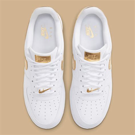 nike air force 1 saga weiß gold|air force 1 low white gold.